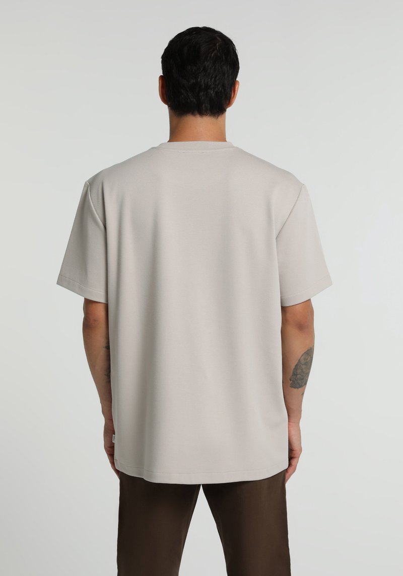 Imagine a Tricou Cu Maneca Scurta De Barbati Alb Relaxed Fit