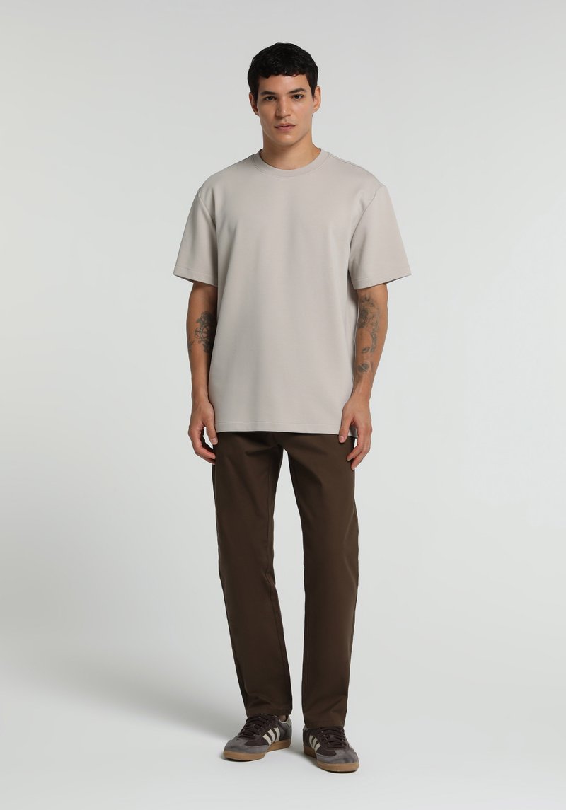 Imagine a Tricou Cu Maneca Scurta De Barbati Alb Relaxed Fit