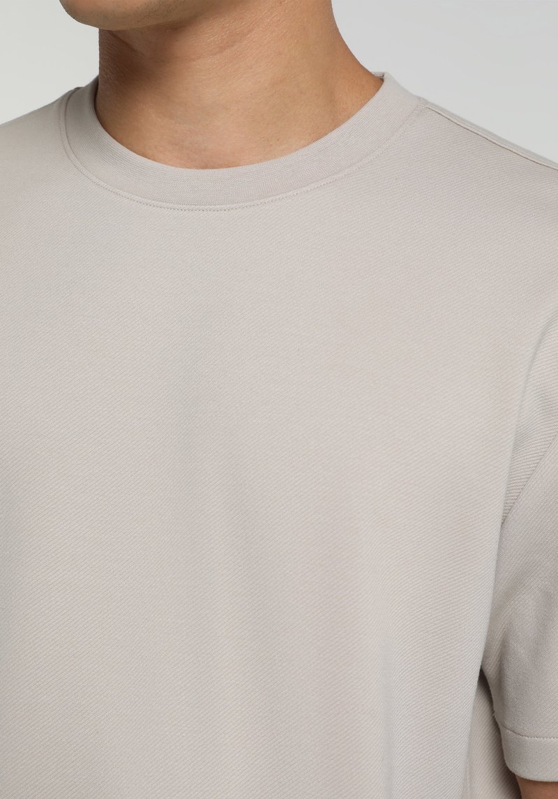 Imagine a Tricou Cu Maneca Scurta De Barbati Alb Relaxed Fit