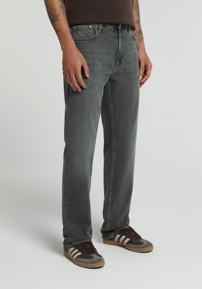 Imagine a Pantaloni De Barbati  Relaxed Straight Fit 045 David