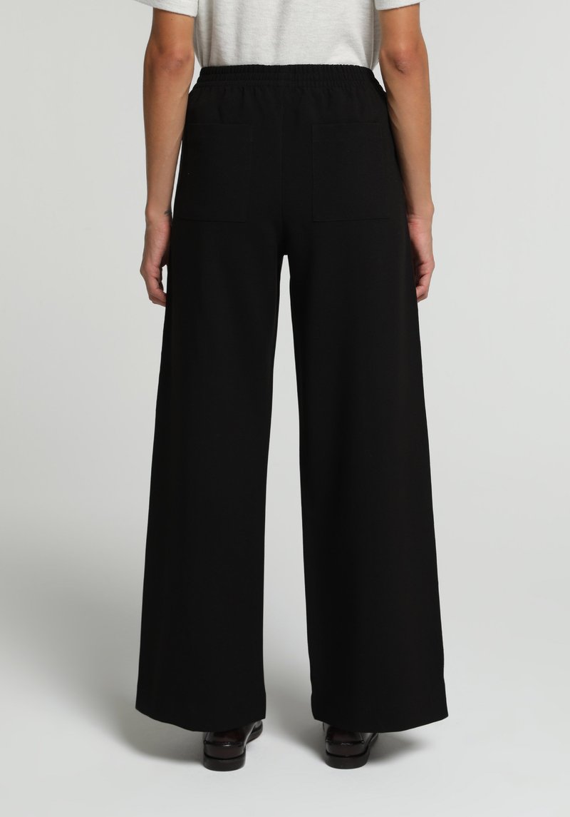 Imagine a Pantaloni De Dama Negru Regular Fit