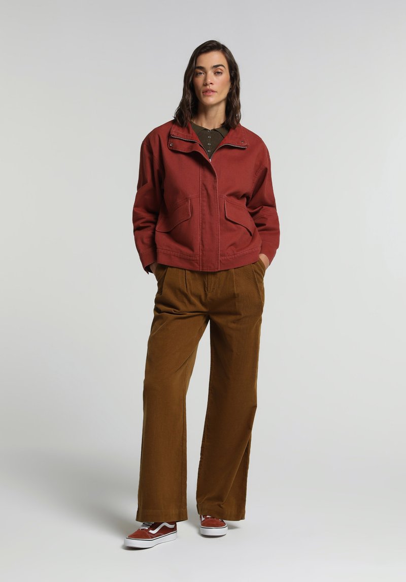 Imagine a Pantaloni De Dama Maro Regular Fit