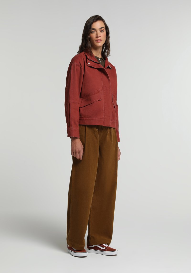 Imagine a Pantaloni De Dama Maro Regular Fit