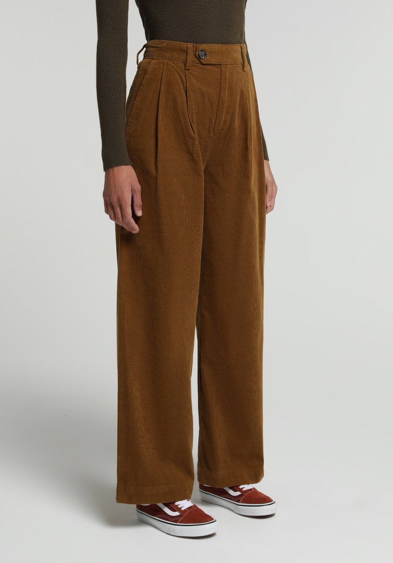 Imagine a Pantaloni De Dama Maro Regular Fit