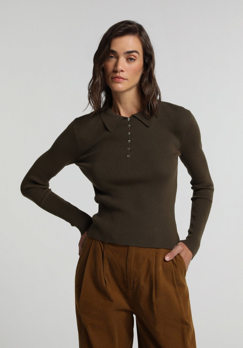 Imagine a Pulover De Dama Kaki Slim Fit