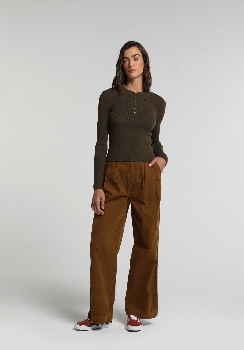 Imagine a Pulover De Dama Kaki Slim Fit