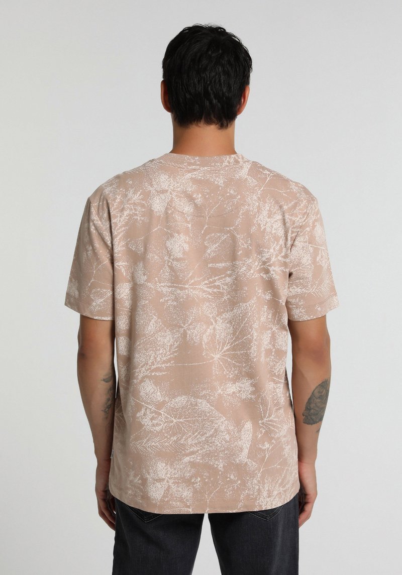 Imagine a Tricou Cu Maneca Scurta De Barbati Bej Regular Fit