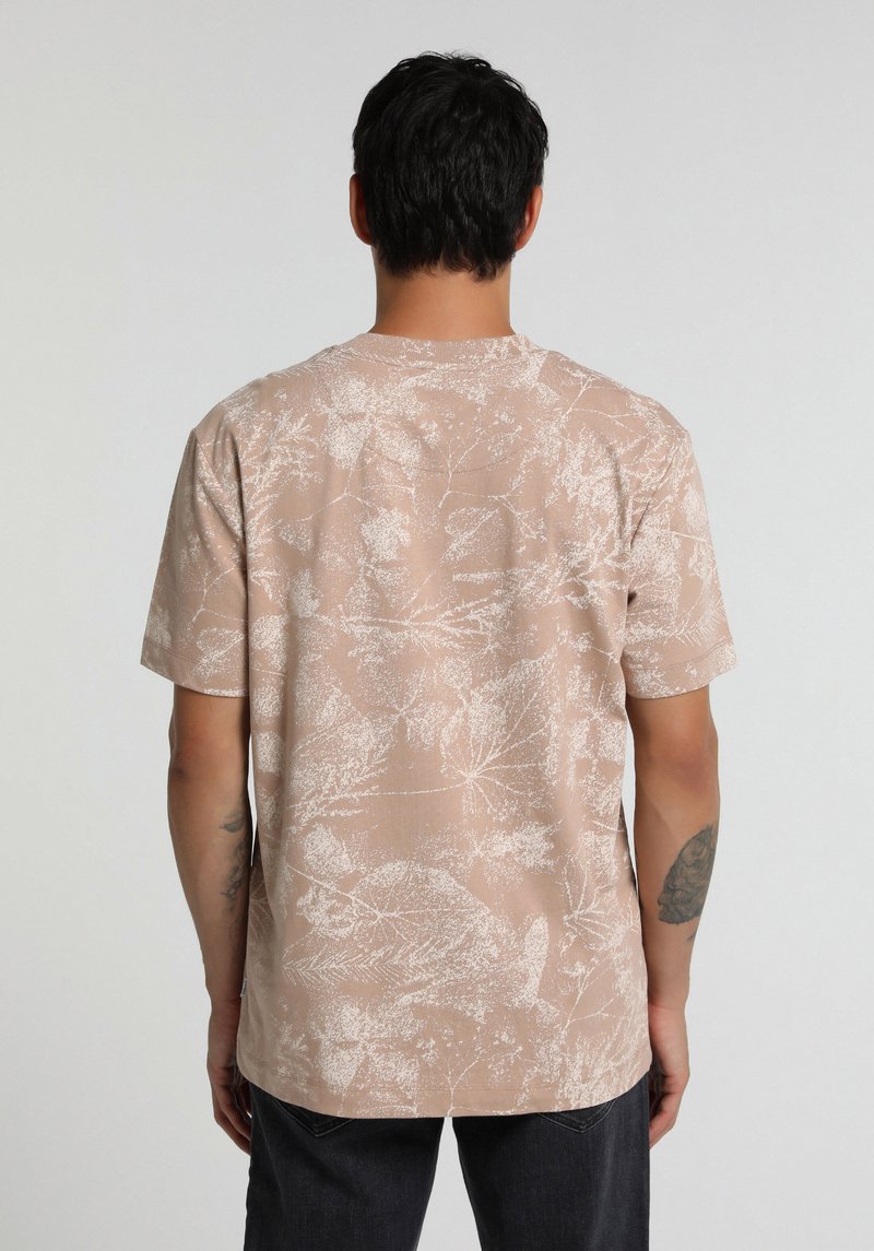 Imagine a Tricou Cu Maneca Scurta De Barbati Bej Regular Fit
