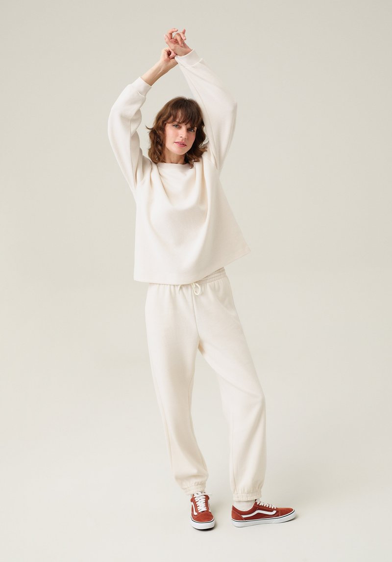 Imagine a Hanorac / Bluza De Dama Alb Regular Fit