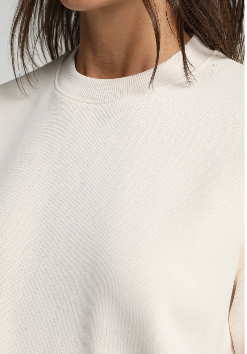 Imagine a Hanorac / Bluza De Dama Alb Regular Fit