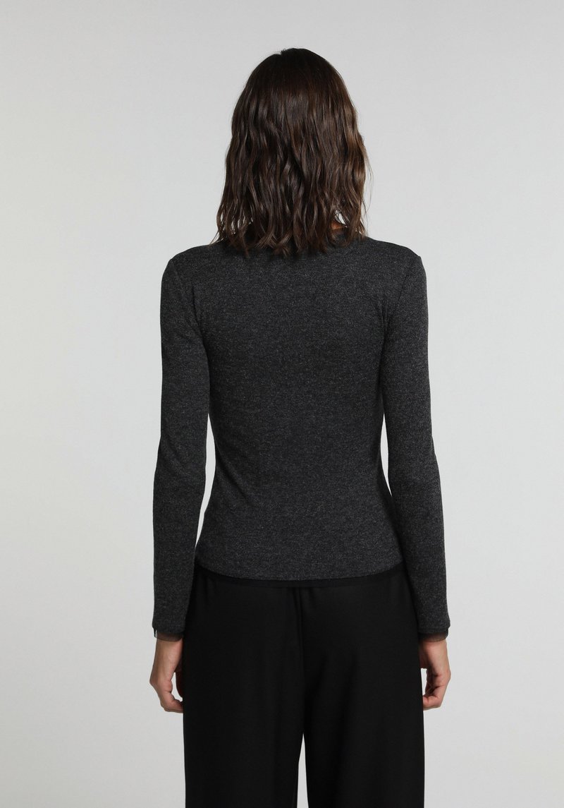 Imagine a Pulover De Dama Negru Slim Fit
