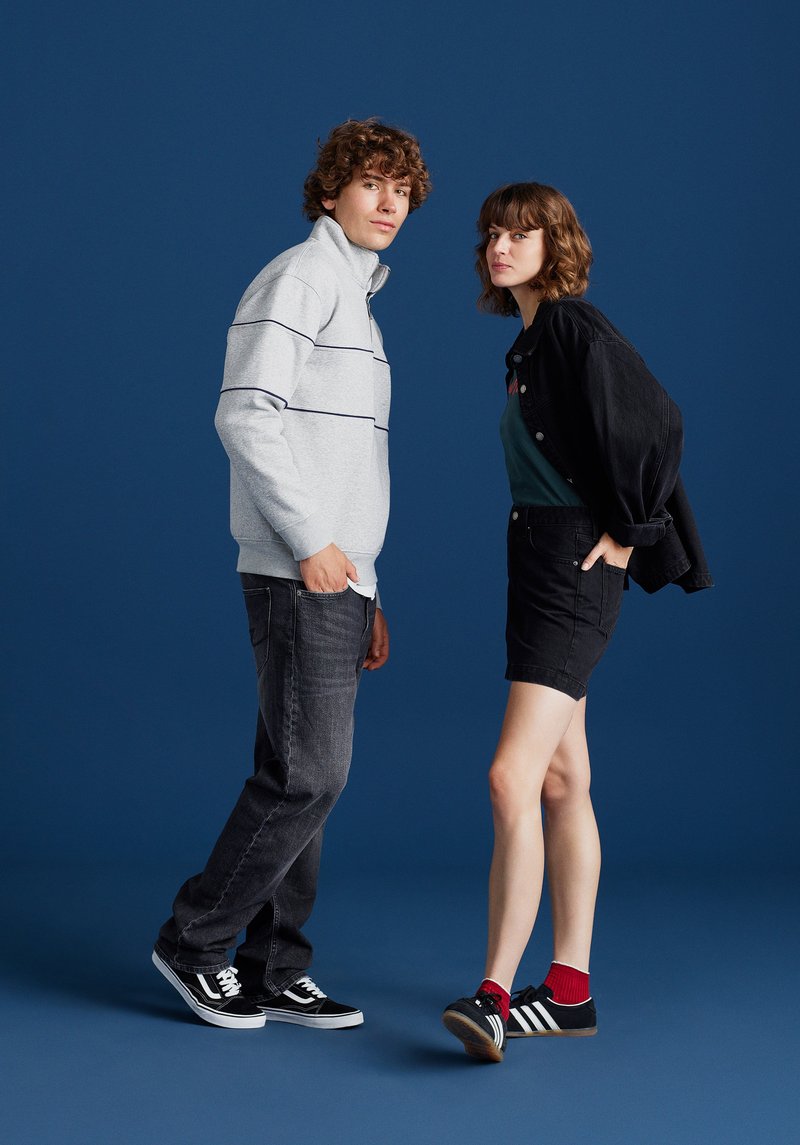 Imagine a Hanorac / Bluza De Barbati Gri Relaxed Fit