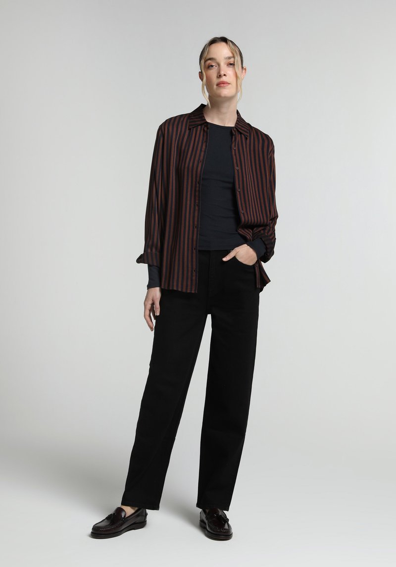 Imagine a Pantaloni De Dama  Slim Tapered Fit 884 Lauren