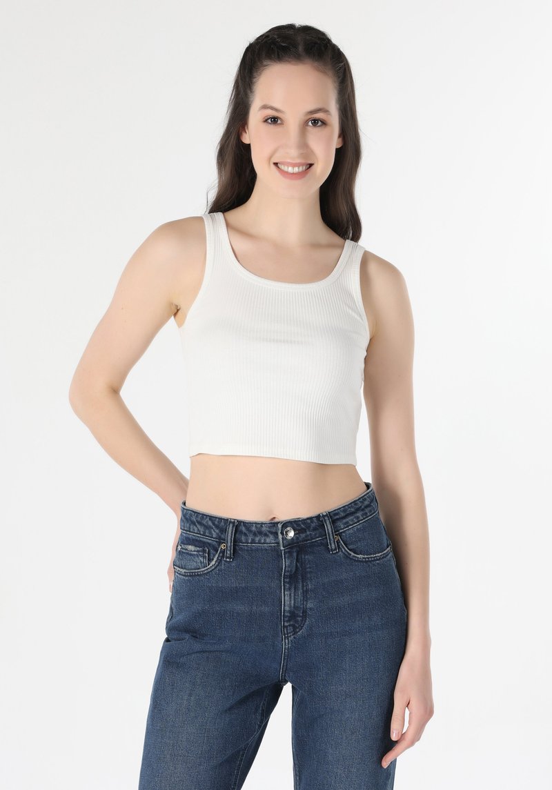 Imagine a Maiou De Dama Alb Slim Fit