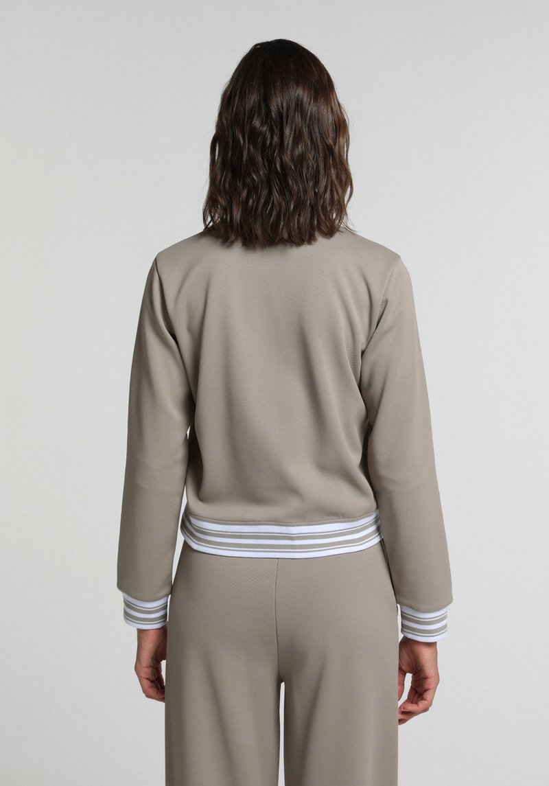 Imagine a Hanorac / Bluza De Dama Regular Fit