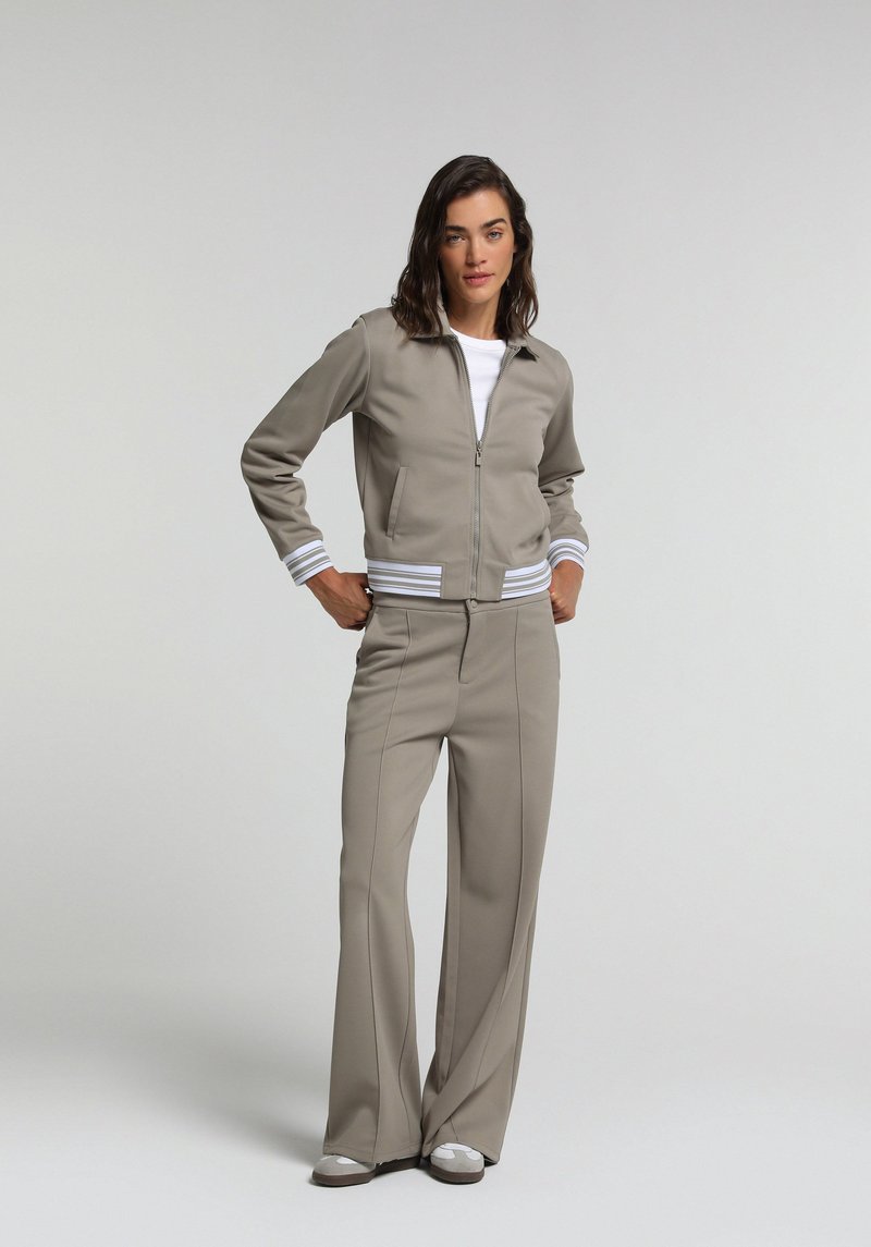 Imagine a Hanorac / Bluza De Dama Regular Fit
