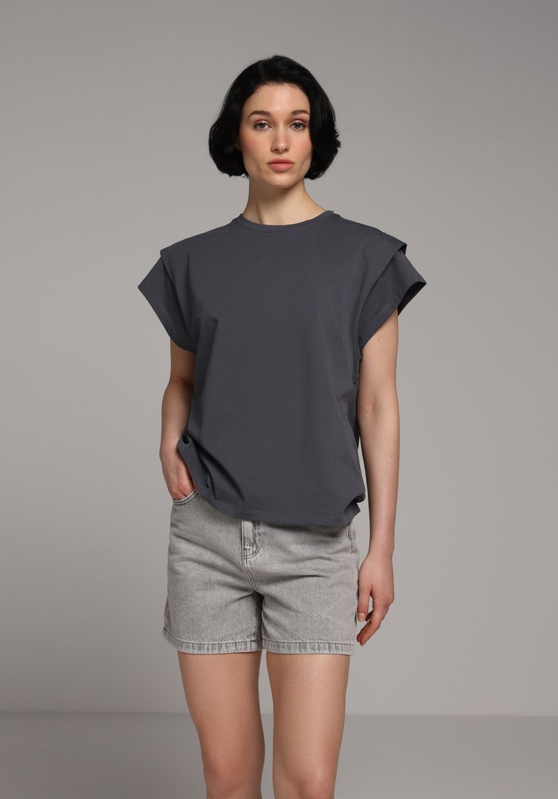 Imagine a Short / Pantaloni Scurti De Dama Mom Fit