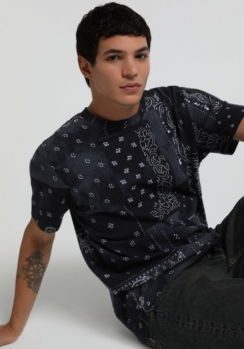 Imagine a Tricou Cu Maneca Scurta De Barbati Albastru Marin Regular Fit