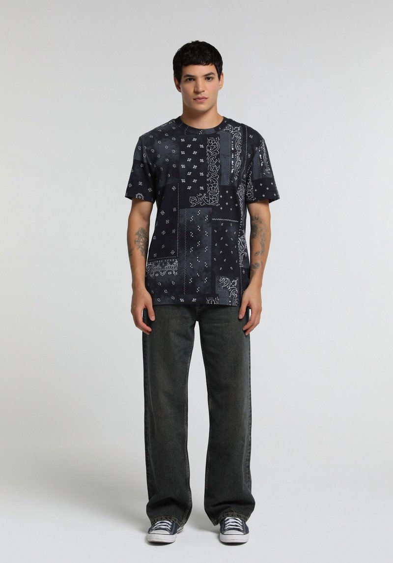 Imagine a Tricou Cu Maneca Scurta De Barbati Albastru Marin Regular Fit