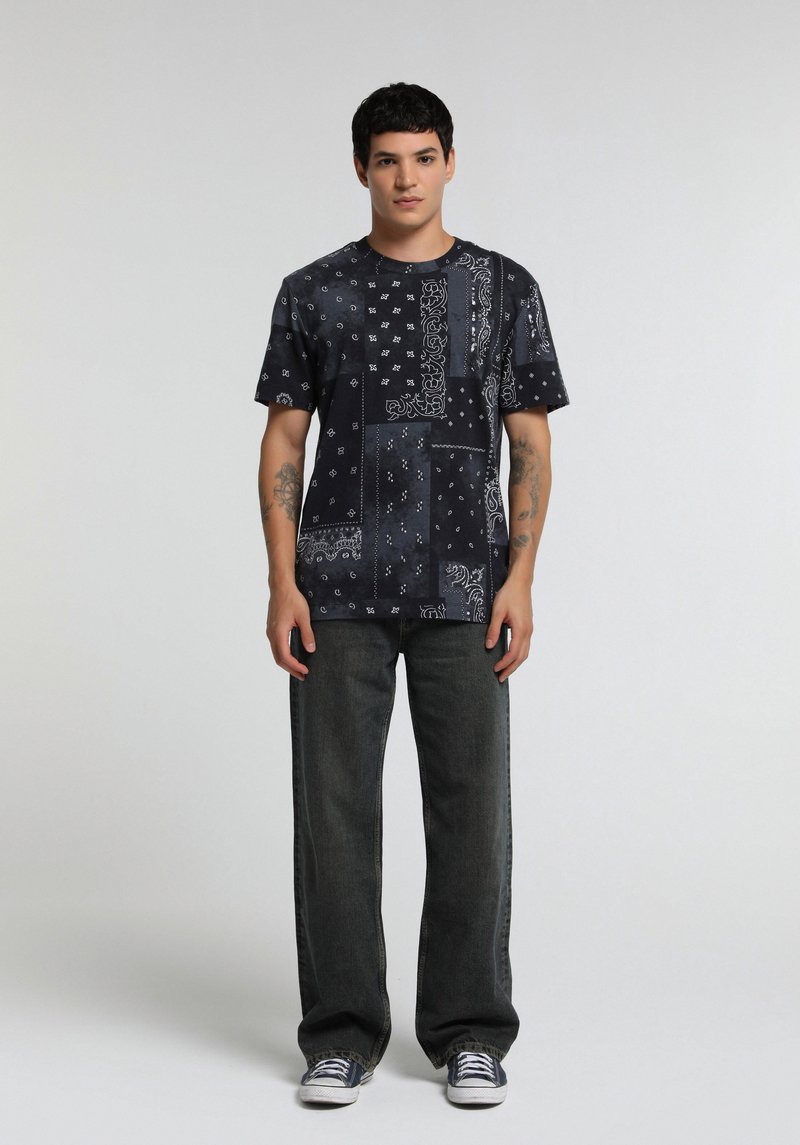 Imagine a Tricou Cu Maneca Scurta De Barbati Albastru Marin Regular Fit