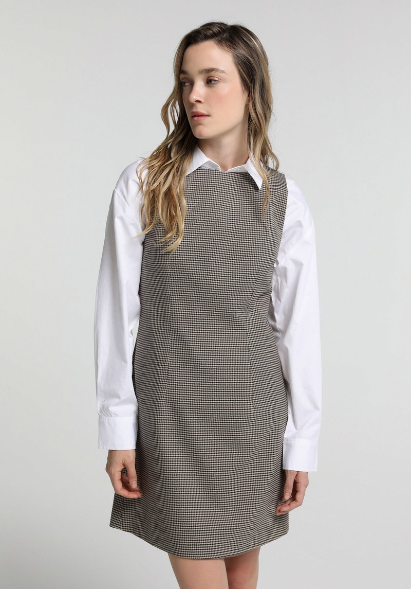 Imagine a Rochie De Dama Maro Slim Fit