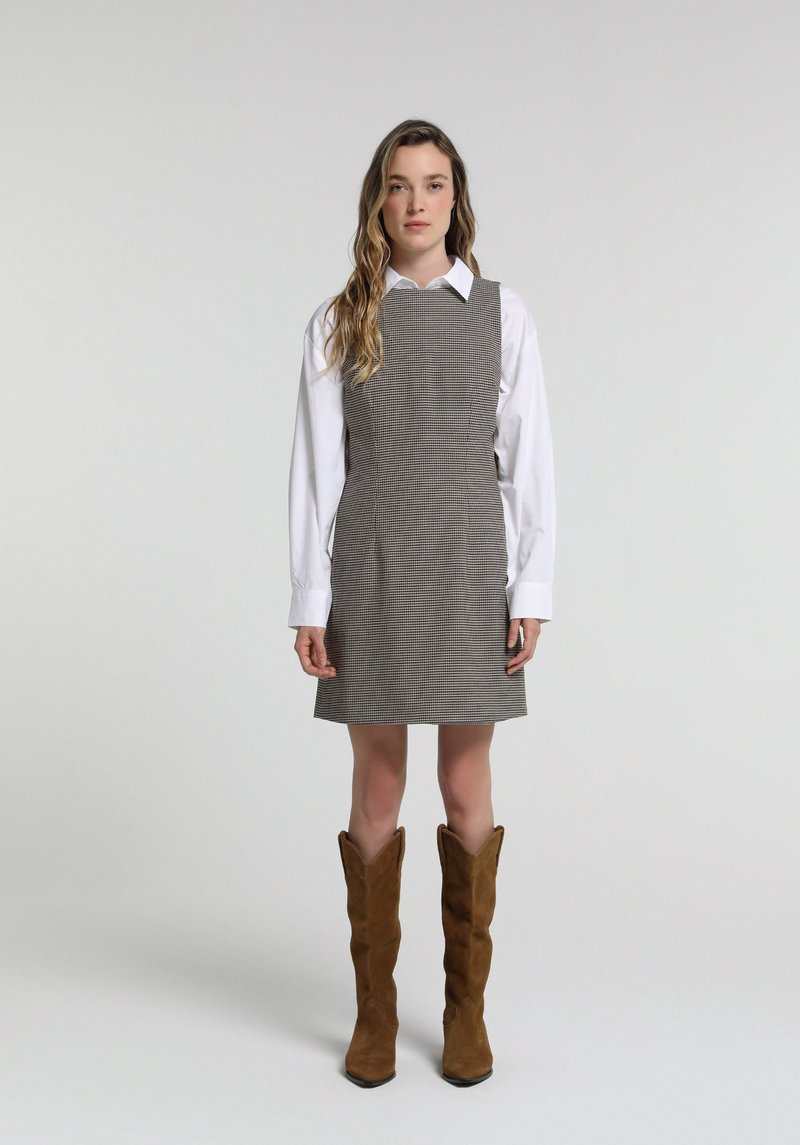 Imagine a Rochie De Dama Maro Slim Fit