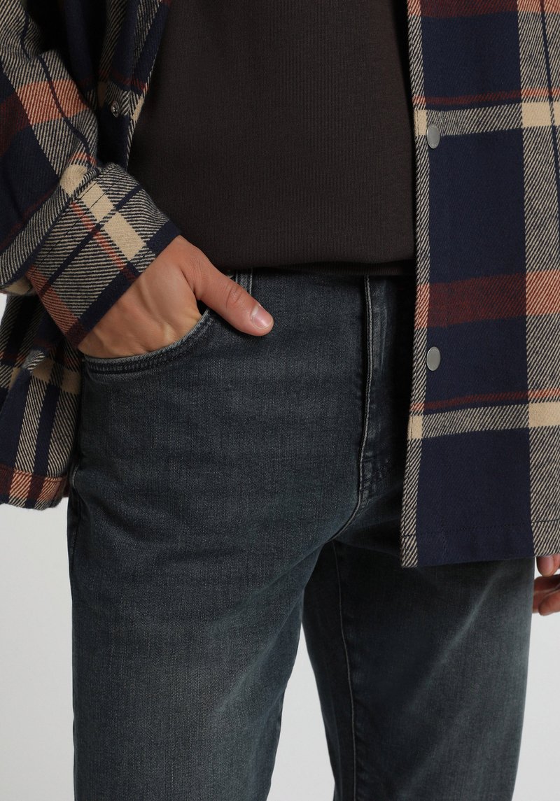 Imagine a Pantaloni De Barbati  Slim Fit 041 Danny