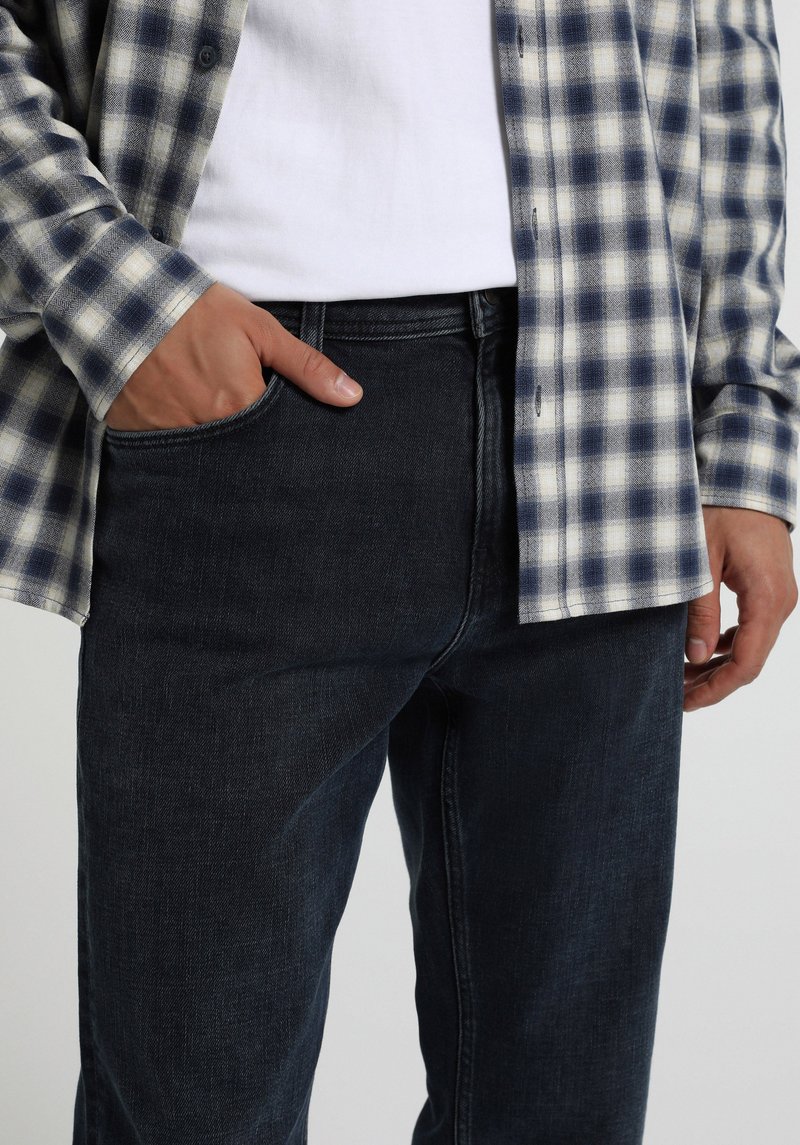Imagine a Pantaloni De Barbati  Straight Fit 044 Karl
