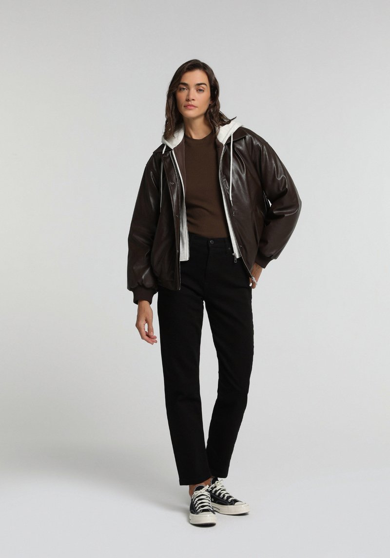Imagine a Pantaloni De Dama Mom Fit 896 Maria