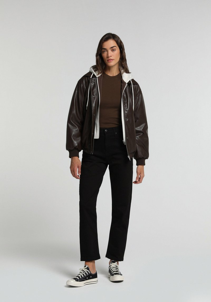 Imagine a Pantaloni De Dama Mom Fit 896 Maria