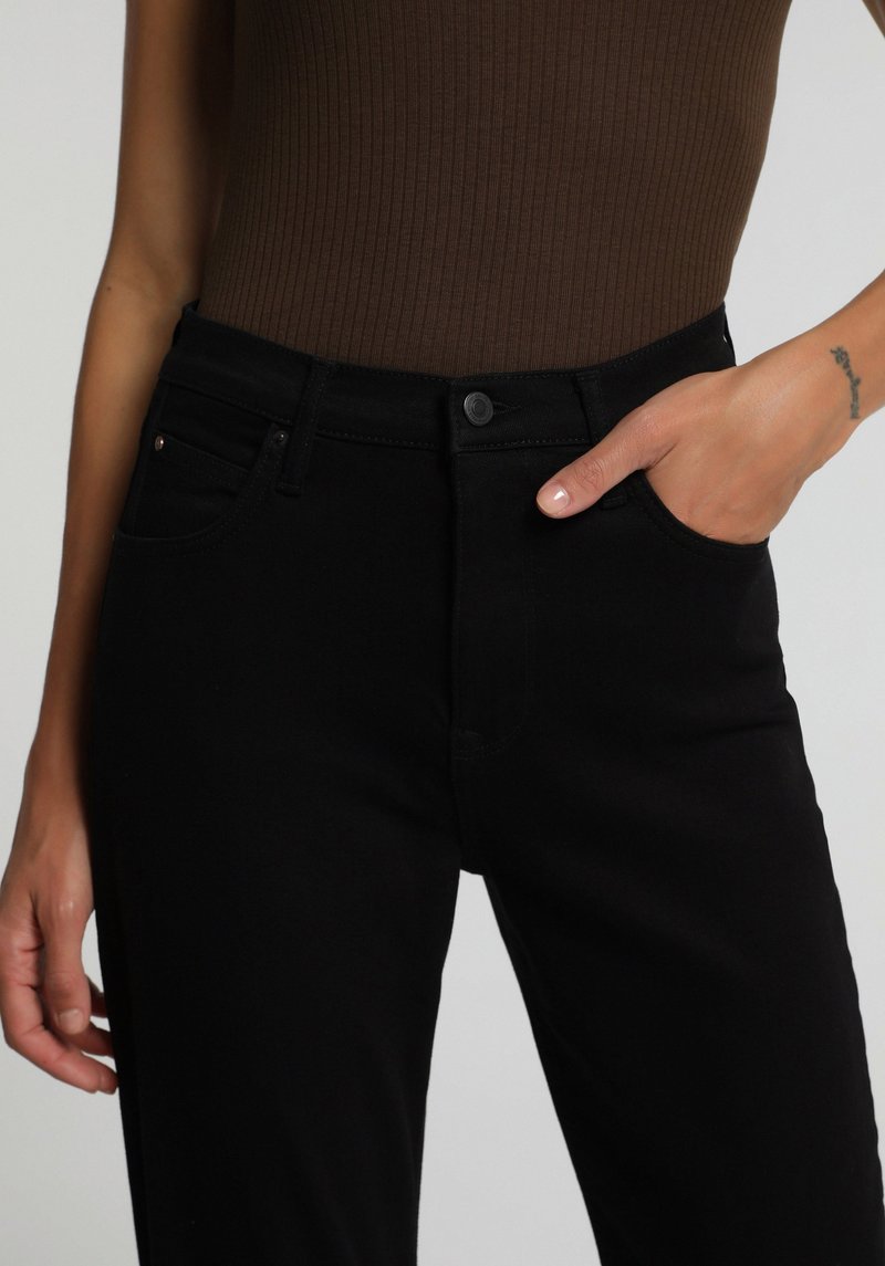 Imagine a Pantaloni De Dama  Mom Fit 896  Maria