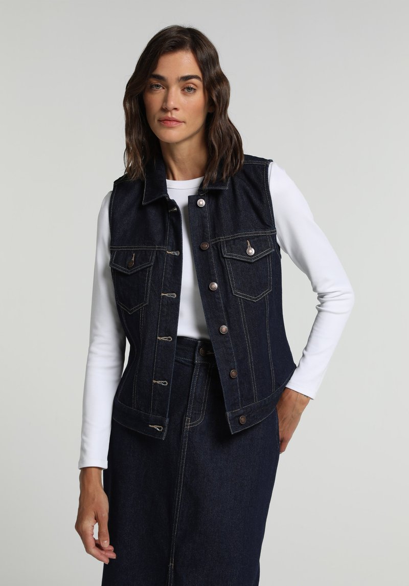 Imagine a Vesta De Dama Regular Fit