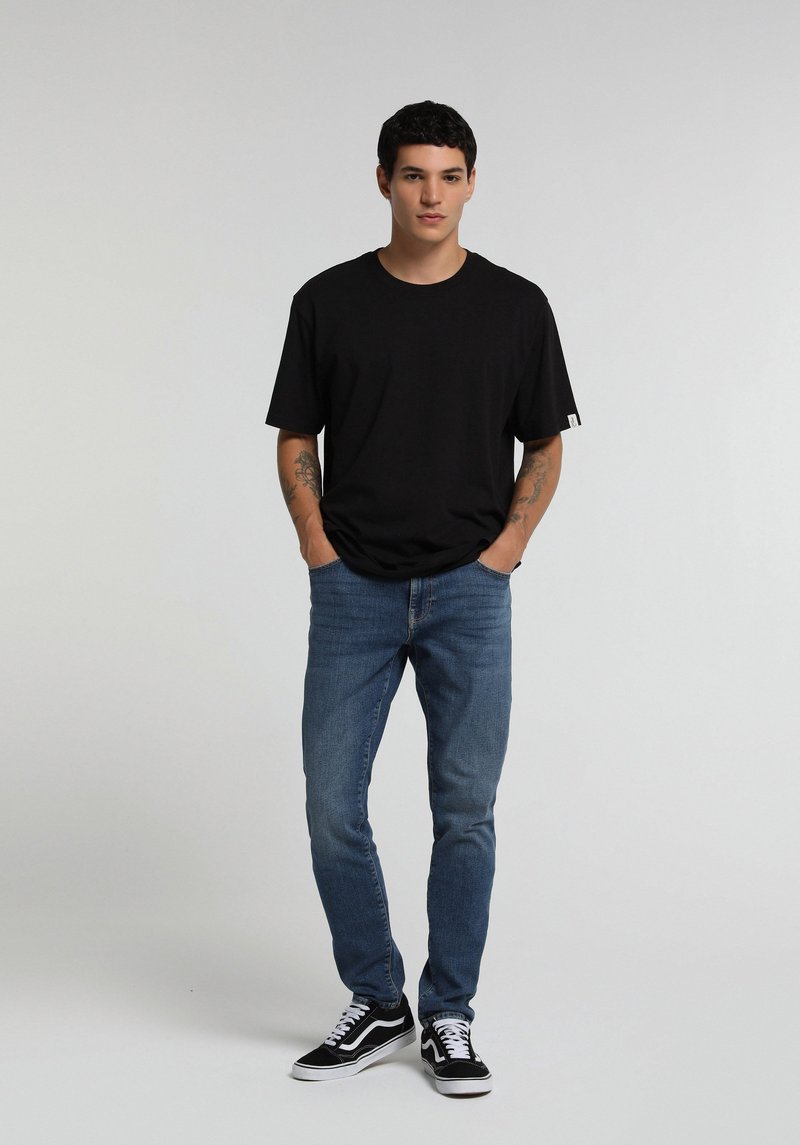 Imagine a Pantaloni De Barbati  Slim Fit 041 Danny