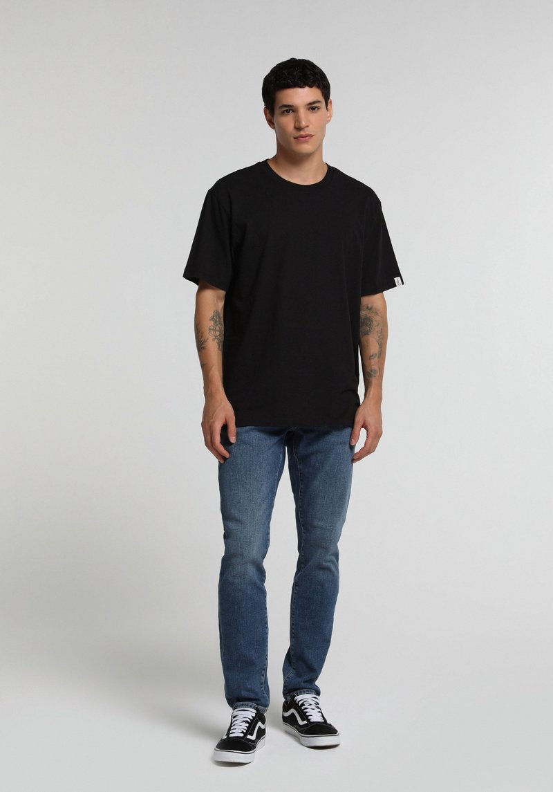 Imagine a Pantaloni De Barbati  Slim Fit 041 Danny