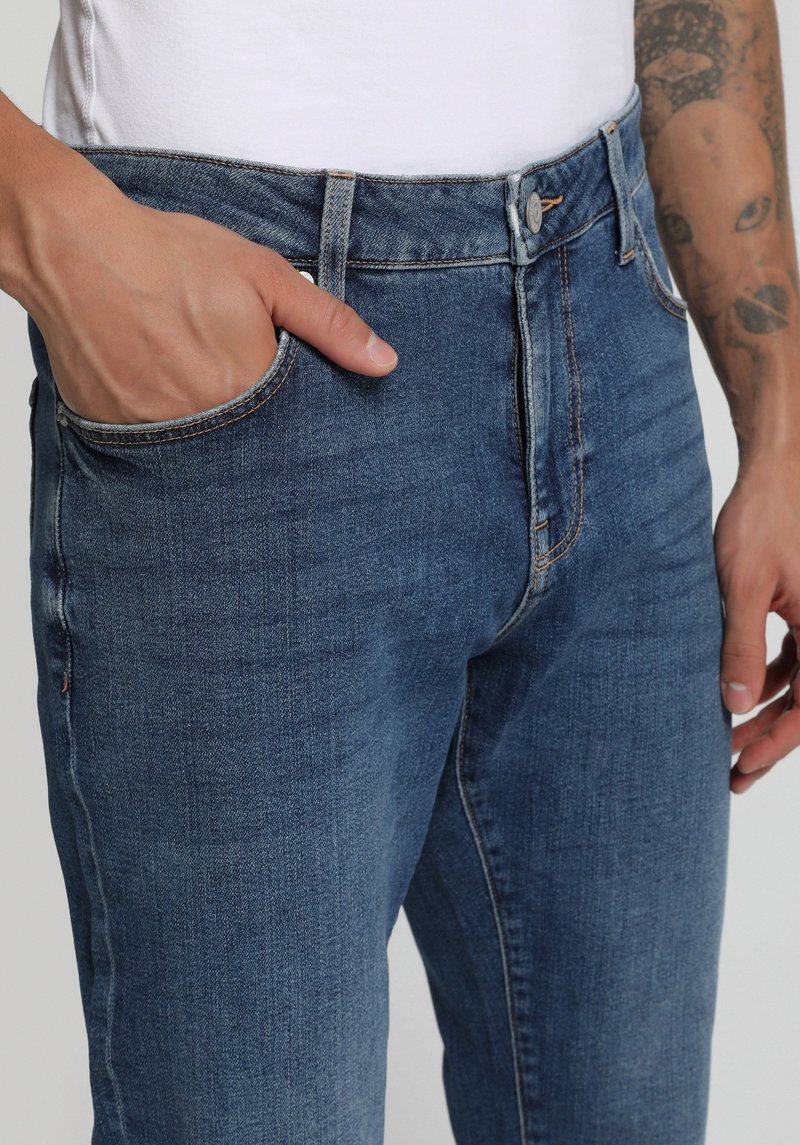 Imagine a Pantaloni De Barbati  Slim Fit 041 Danny