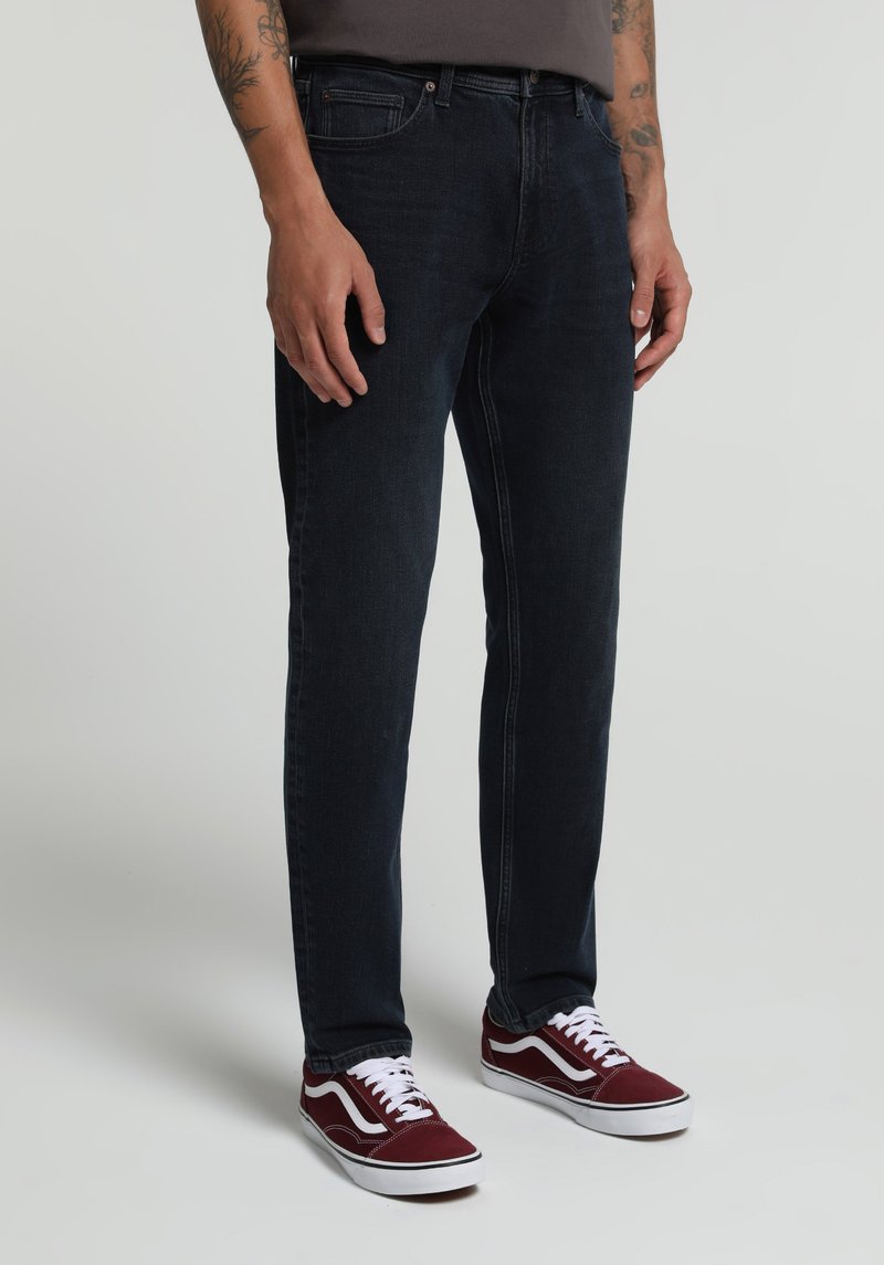 Imagine a Pantaloni De Barbati  Slim Tapered Fit 067 Jack