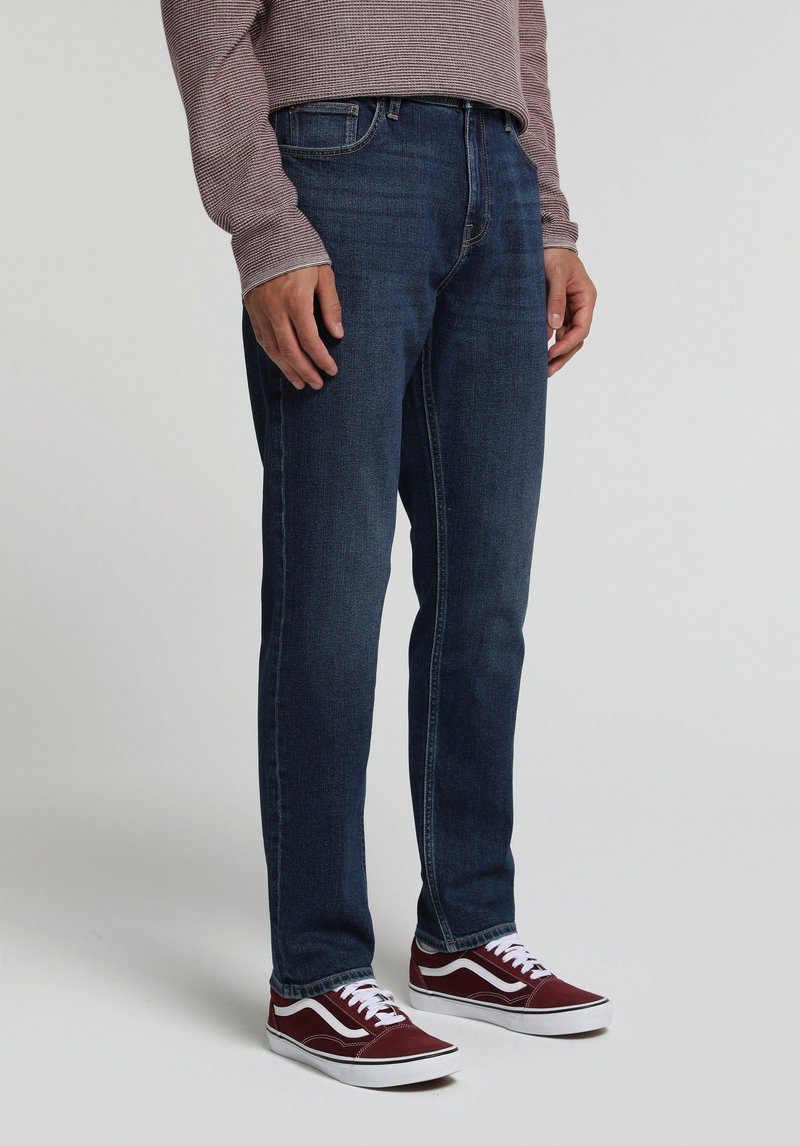 Imagine a Pantaloni De Barbati  Slim Tapered Fit 067 Jack