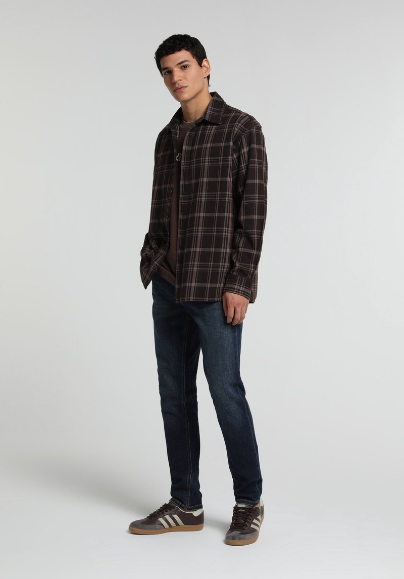 Imagine a Pantaloni De Barbati  Slim Fit 041 Danny