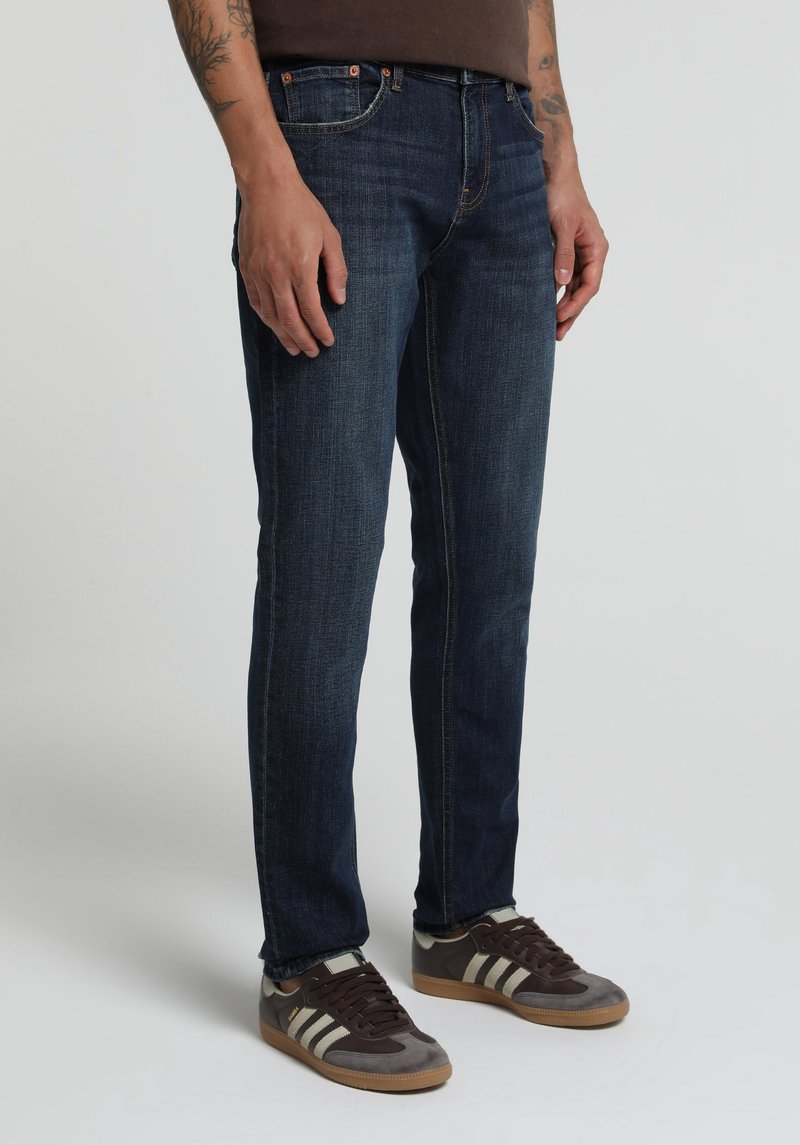Imagine a Pantaloni De Barbati  Slim Fit 041 Danny