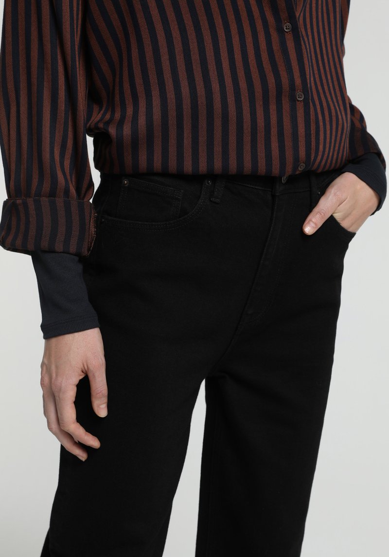 Imagine a Pantaloni De Dama  Slim Tapered Fit 884 Lauren