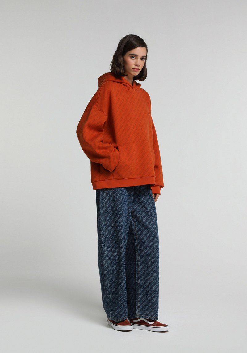 Imagine a Hanorac / Bluza  Maro Oversize Fit