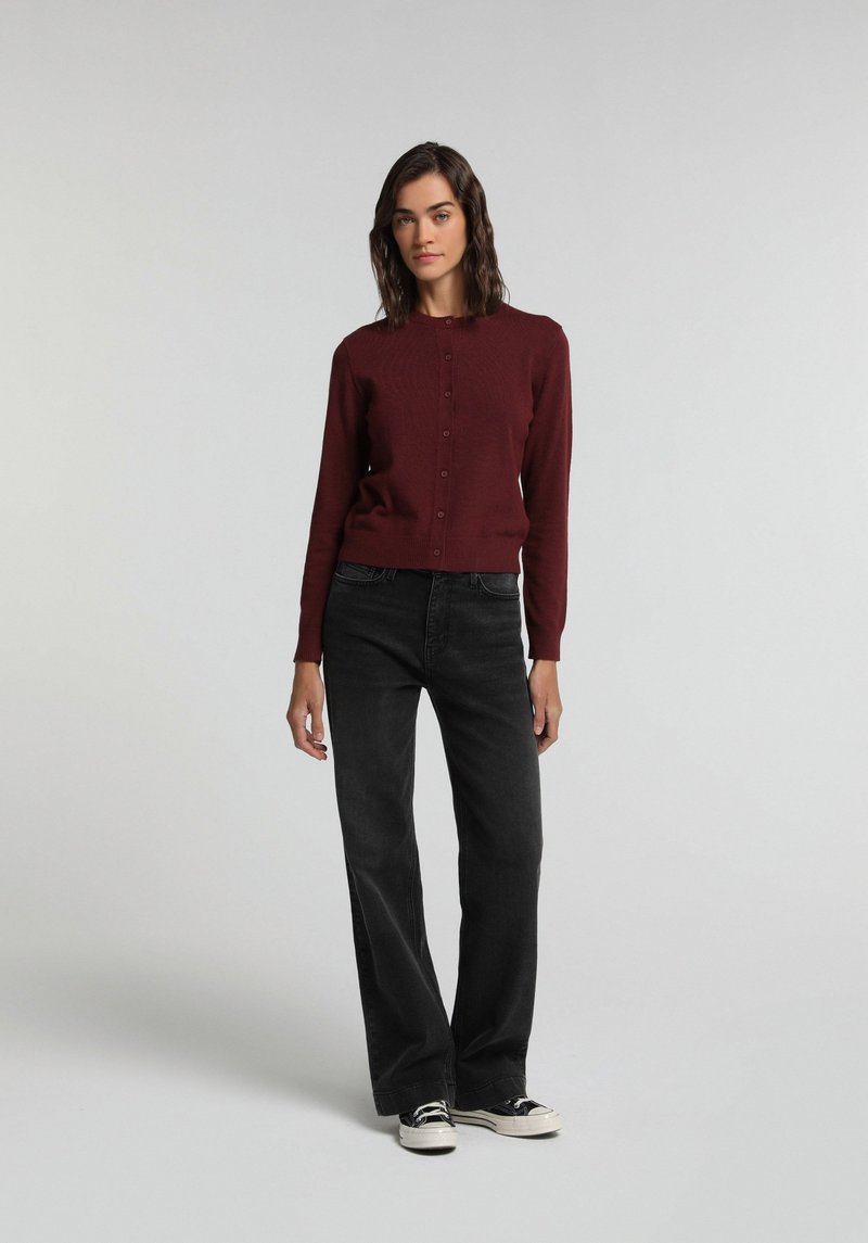 Imagine a Cardigan Bordo Slim Fit