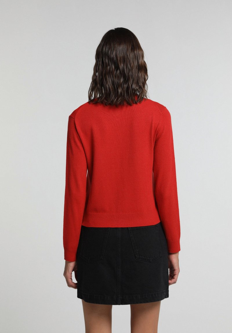 Imagine a Cardigan Roşu Slim Fit