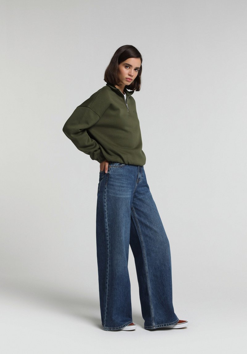 Imagine a Hanorac / Bluza  Verde Regular Fit