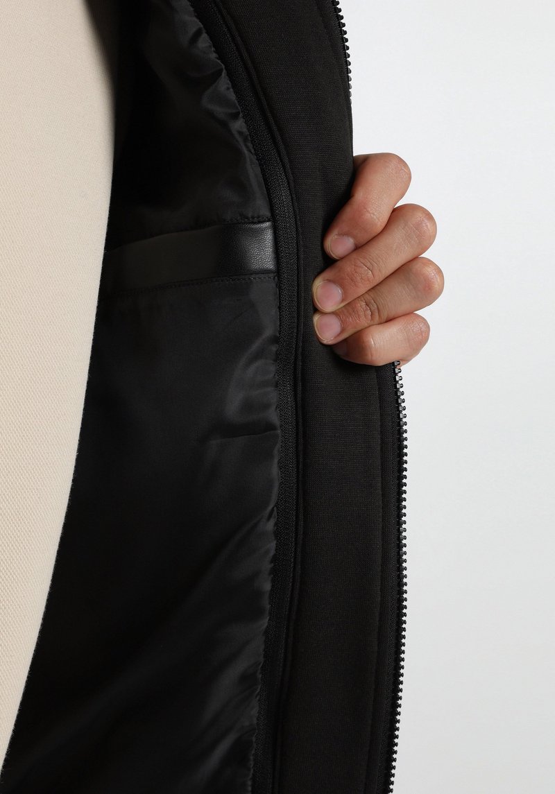 Imagine a Jacheta  Negru Slim Fit
