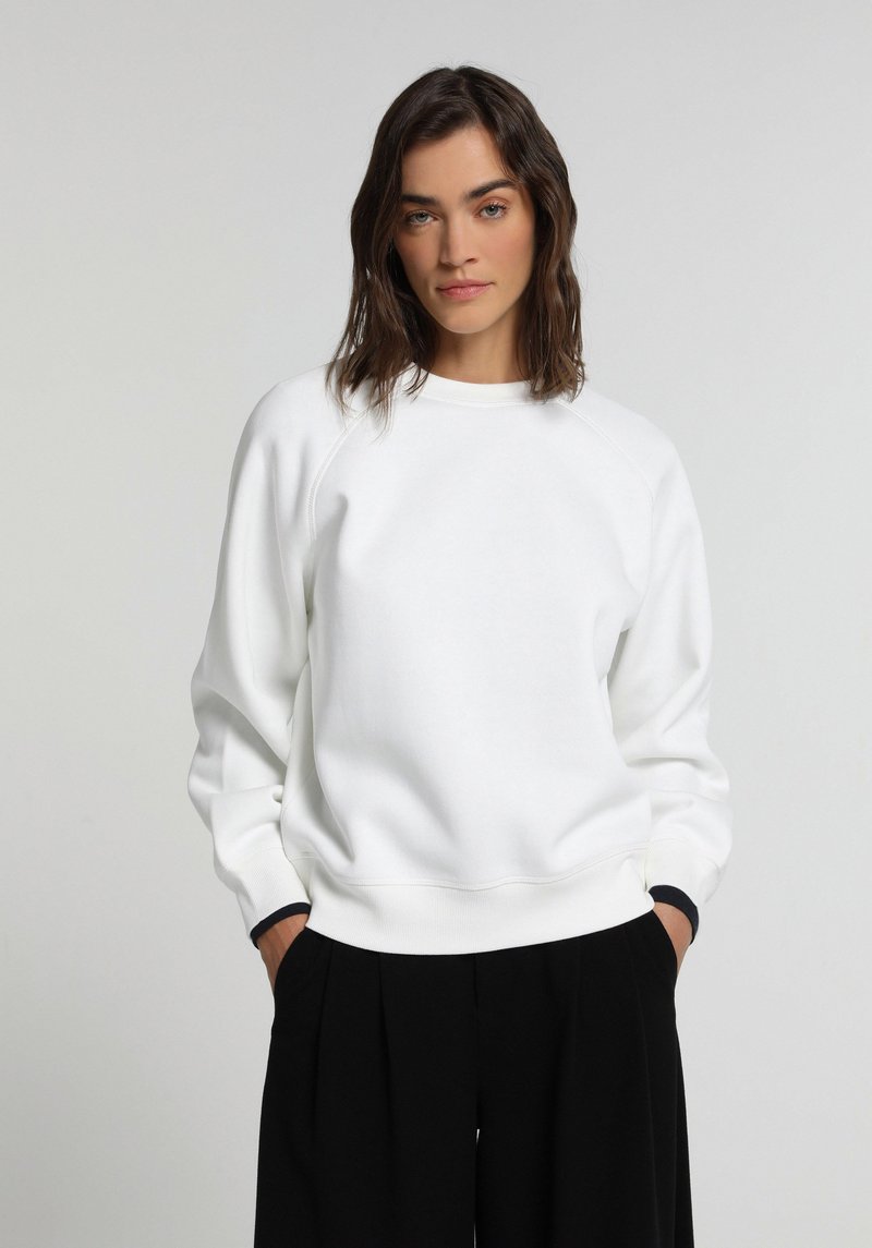 Imagine a Hanorac / Bluza De Dama Alb Regular Fit