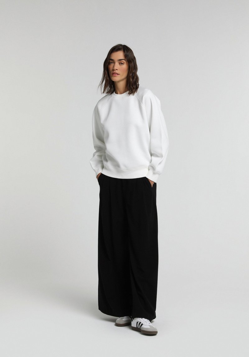 Imagine a Hanorac / Bluza De Dama Alb Regular Fit