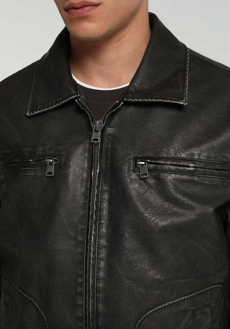Imagine a Jacheta  Negru Regular Fit