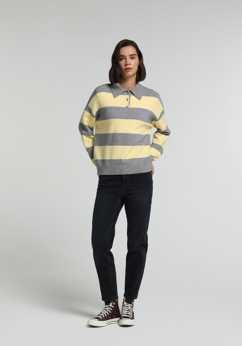 Imagine a Pantaloni Supravopsire Mom Fit 896 Maria