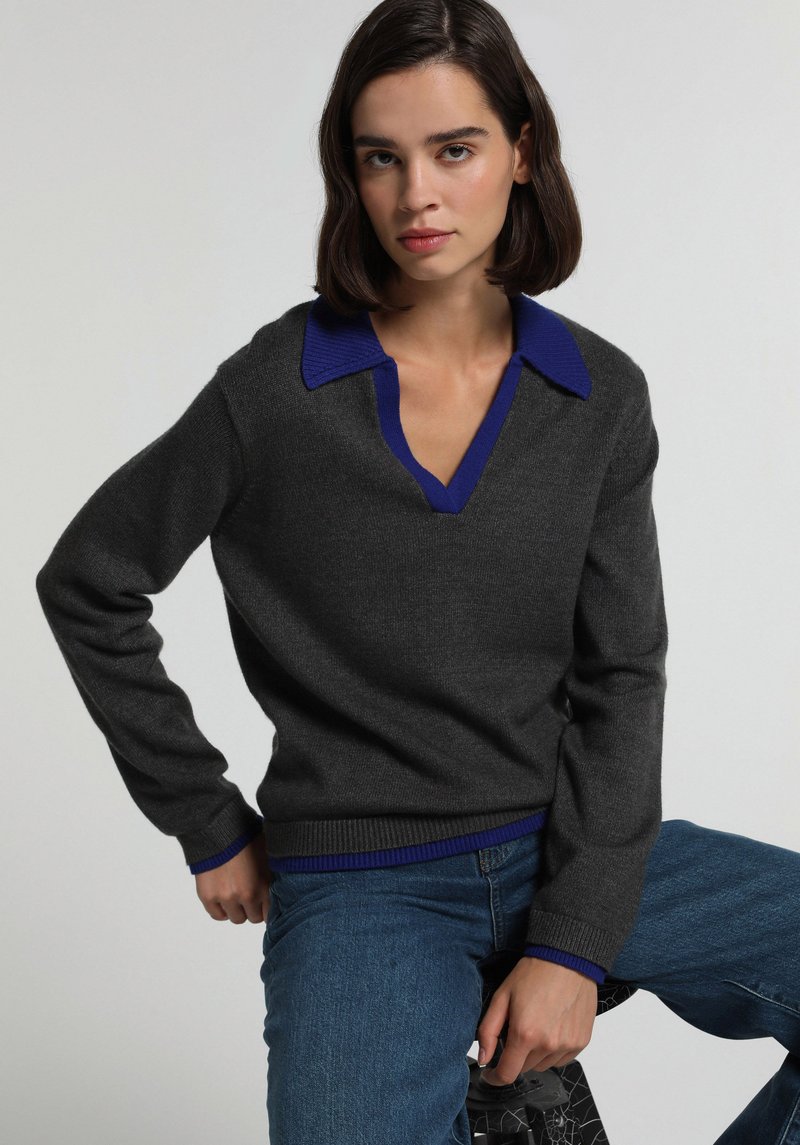 Imagine a Pulover Antracit Slim Fit